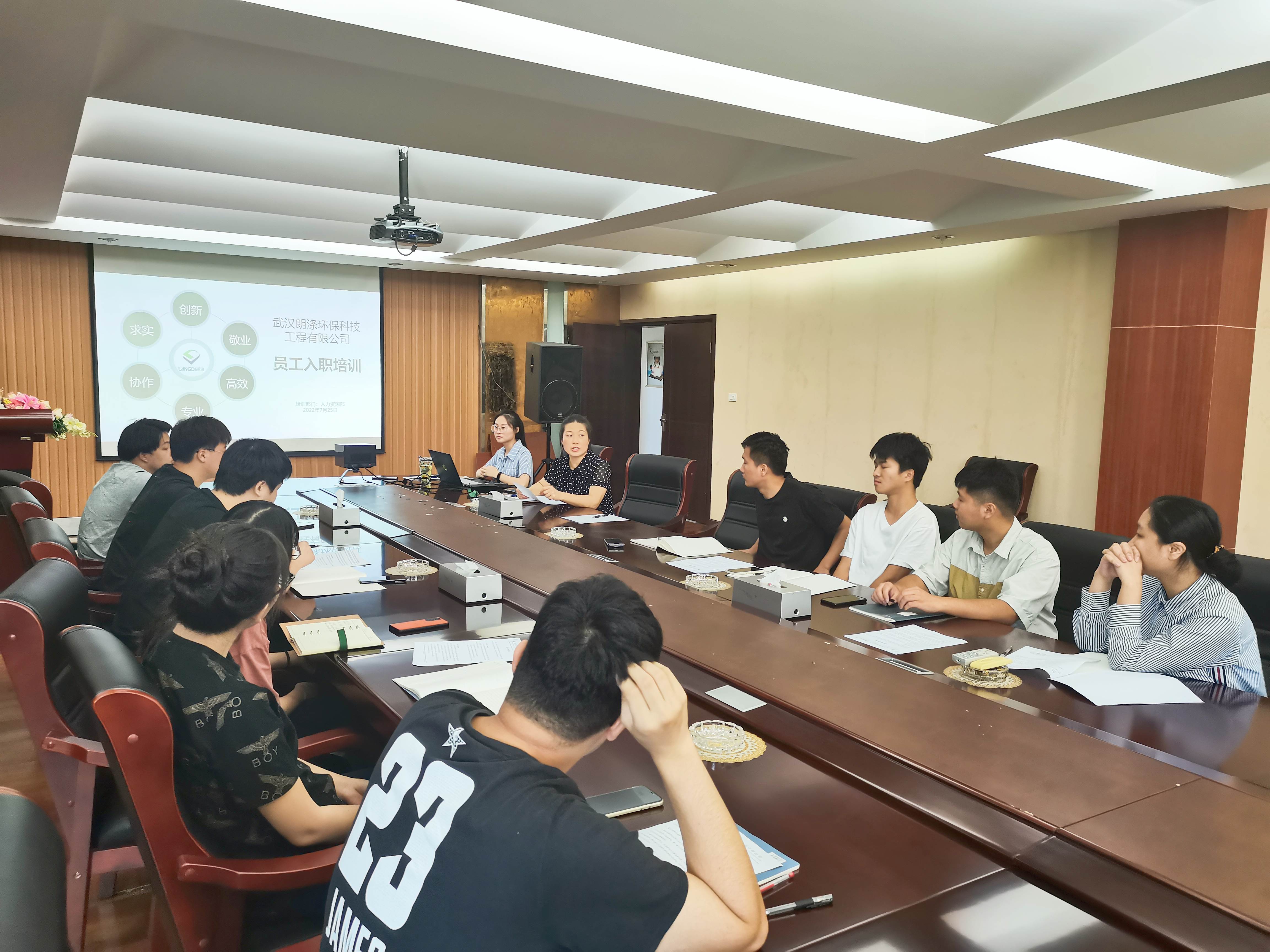 武汉8722太阳集团环保公司举办2022年新员工入职培训